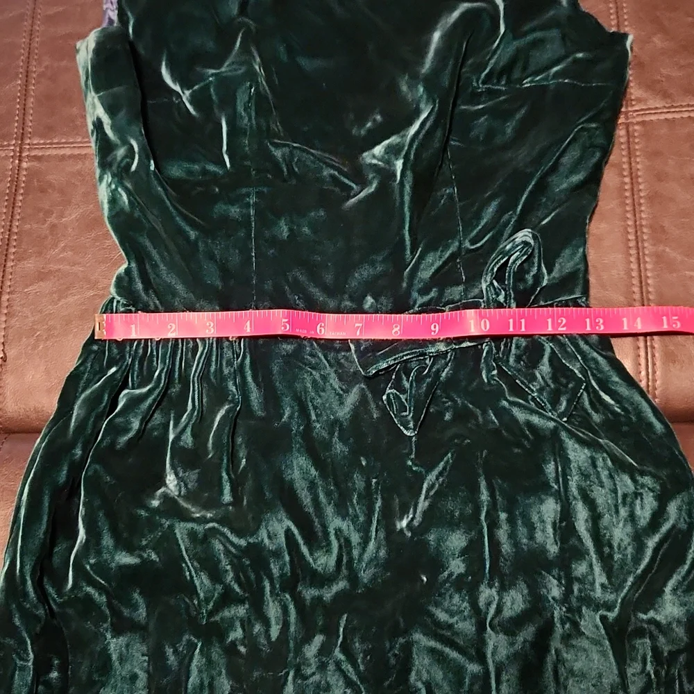 Custom made green velvet gown! - Picture 5 of 11
